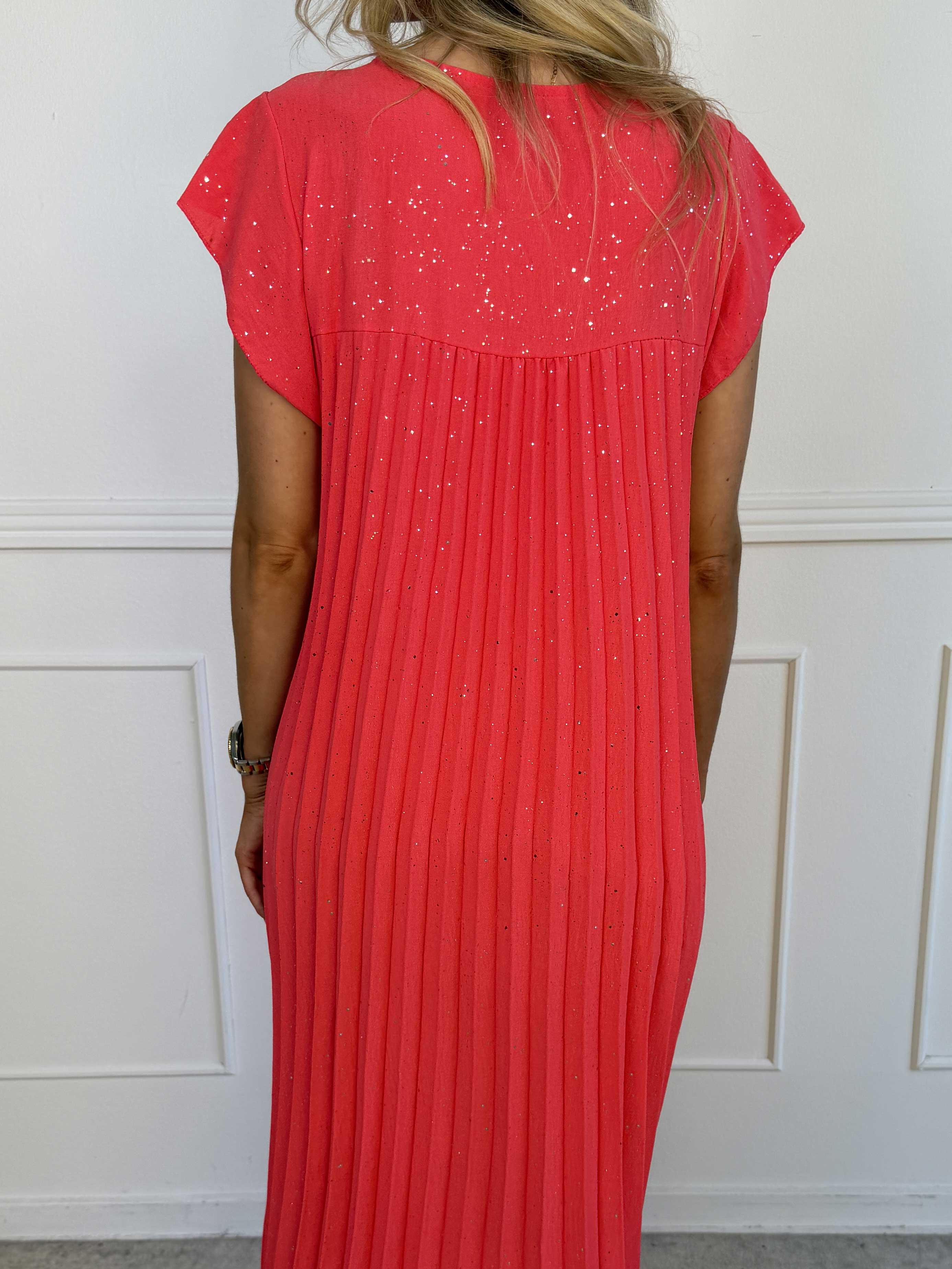 Nancy Glitter - Lang plus size kjole med plisseringer og lommer